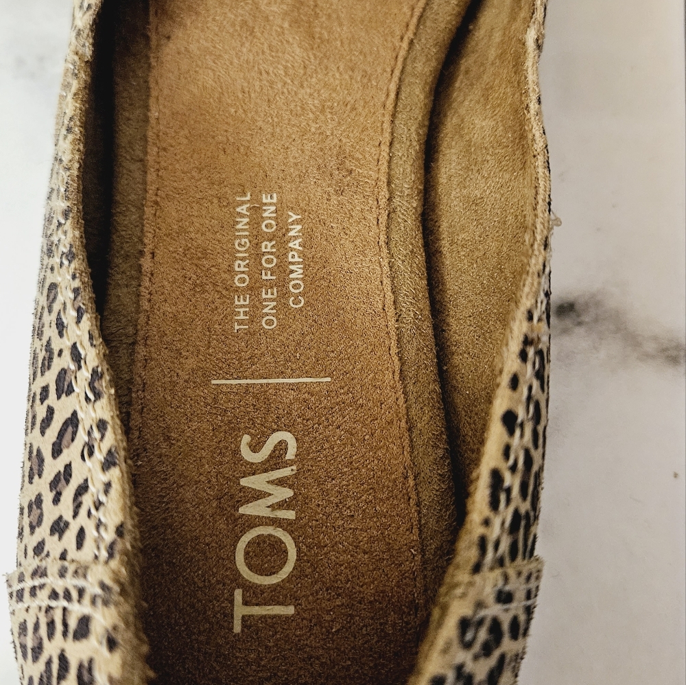 NEVER BEEN WORN - Toms Flats - Animal, Leopard, Suede